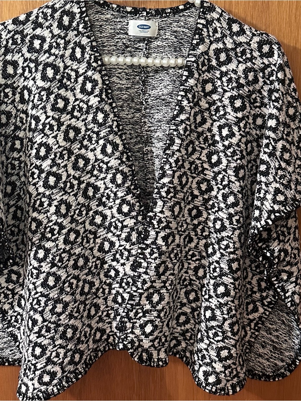 Old Navy Black & White V-Neck Patterned Women's Cape Drape